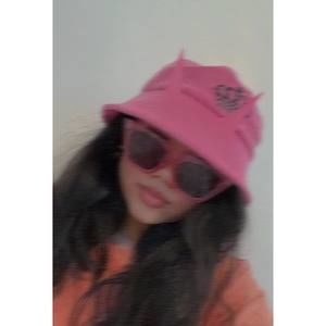 Meet your Posher, Elaine